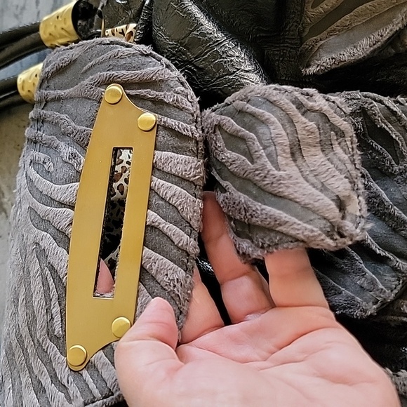 Duffle Style Purse w/Faux Gray Zebra Print Fur and Faux Black Leather NWOT - Picture 12 of 16